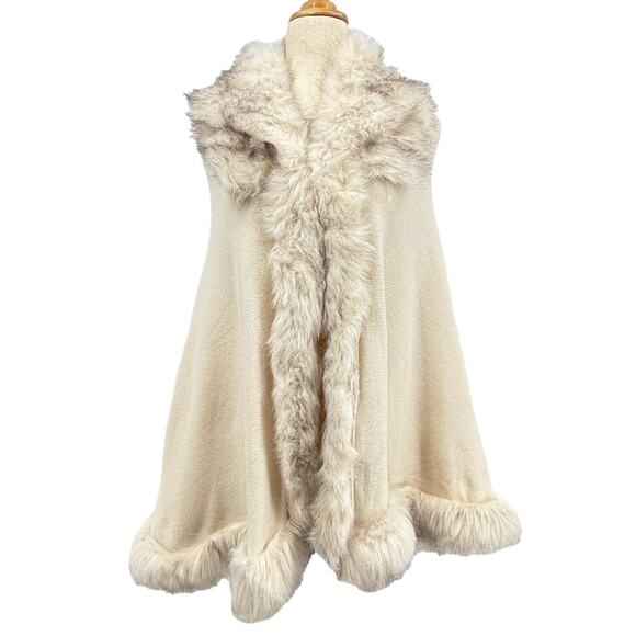 Penny Lane Faux Fur Cape NWT Women's Cottagecore Mobwife Cream Winter Shawl Cozy - Picture 2 of 7